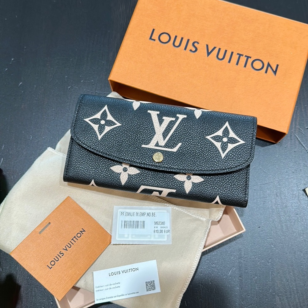 LV Wallet brand new, never used